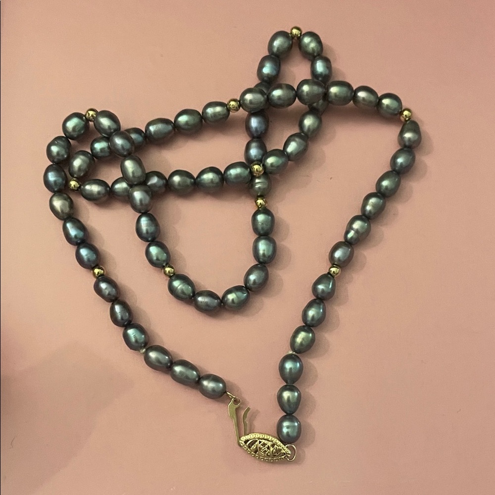 Elegant blue/Black Pearl Necklace 14 kt clasp and balls in between the pearls